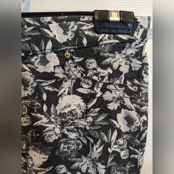 💙 H+M 💙 Floral Skinny Jeans - Picture 3 of 6